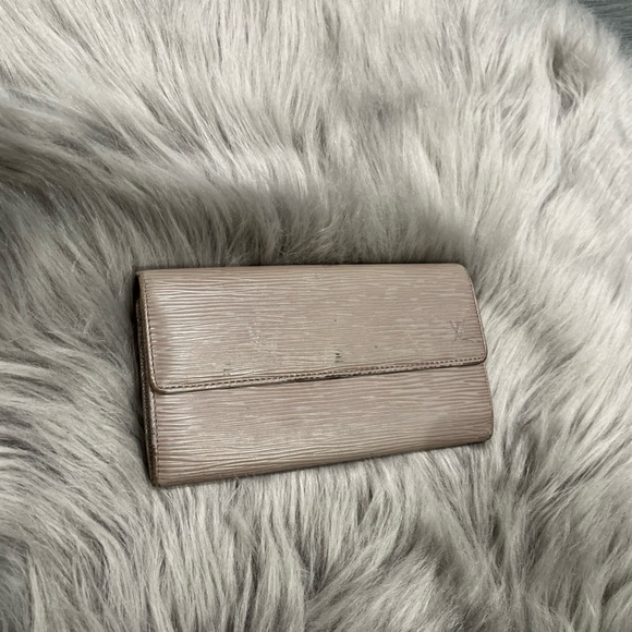 LV VGUC Vintage Epi Sarah Wallet w/Chain - Picture 10 of 11